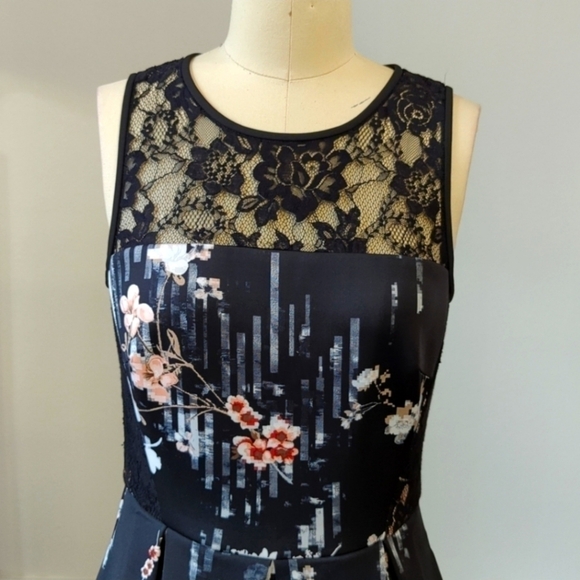 White House Black Market Floral Lace Sleeveless Cocktail Dress. Size 8 - Picture 5 of 13